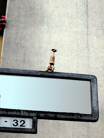 Street-Yogi: Pincha Mayurasana