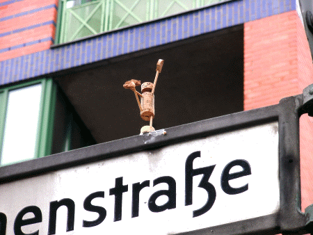 Street-Yogi: Hasta Padangusthasana I