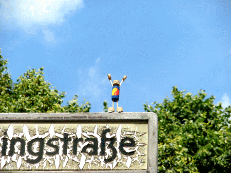 Jing-Jang-Yogi: Hastasana